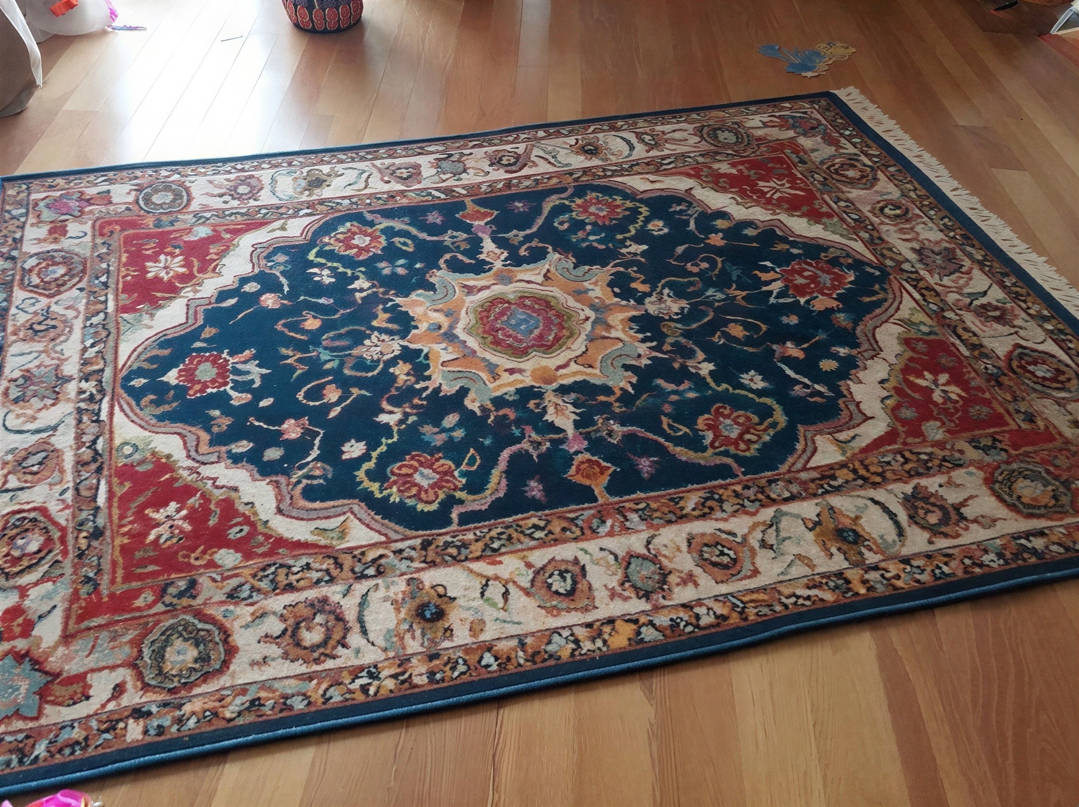 Large Oriental Floral Rug with Central Medallion Design