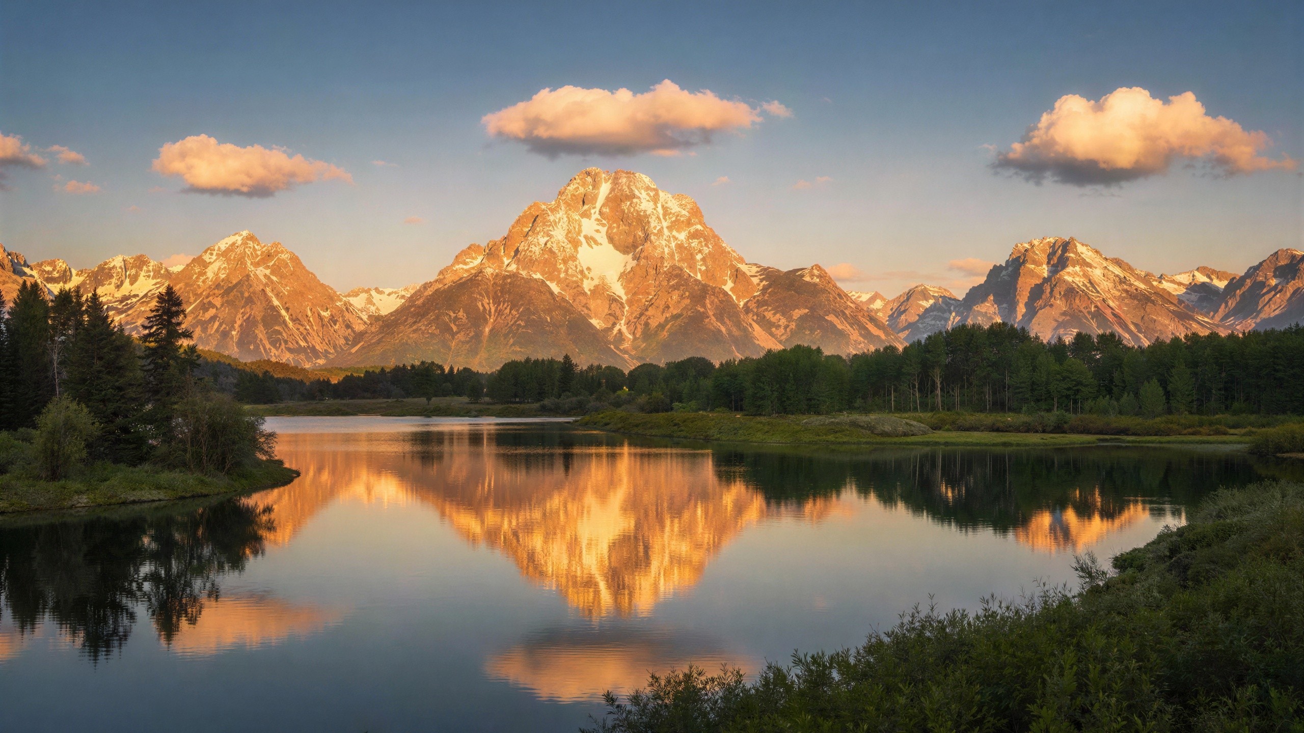 Scenic Sunset View of Oxbow Bend in Grand Teton Park