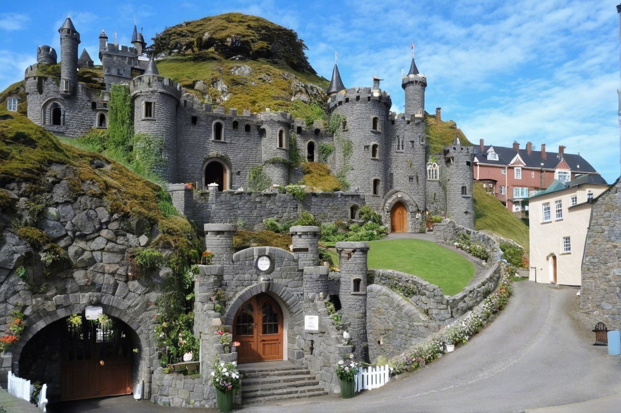 Majestic Castle on Rocky Hill with Charming Surroundings