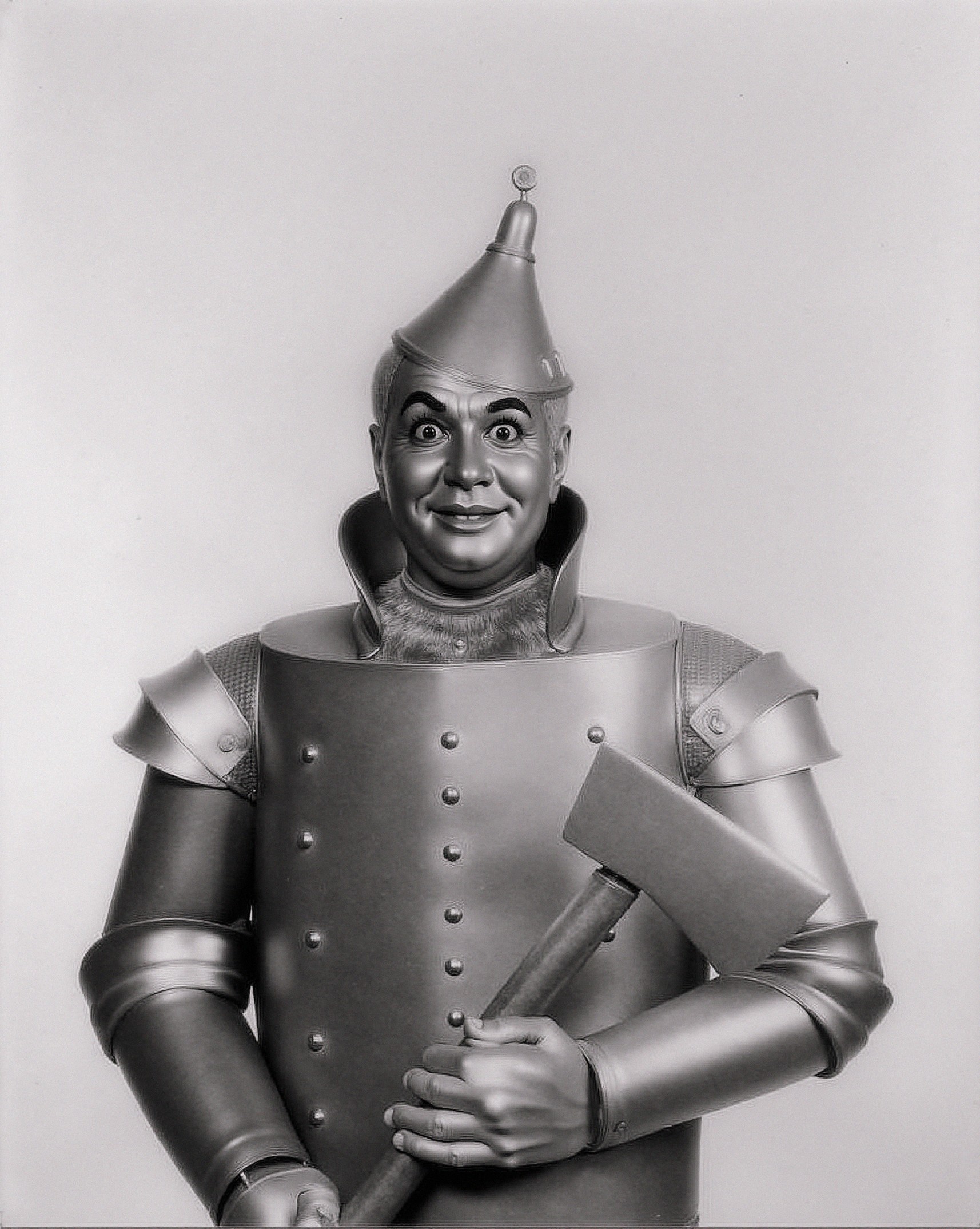 Silver Metallic Humanoid Character in Fantasy Attire