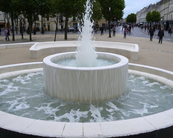 Circular Fountain in Vibrant Urban Public Square