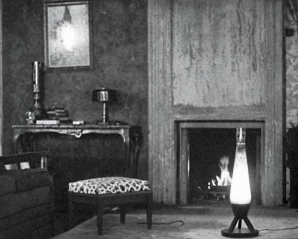Cozy Vintage Living Room with Decorative Elements